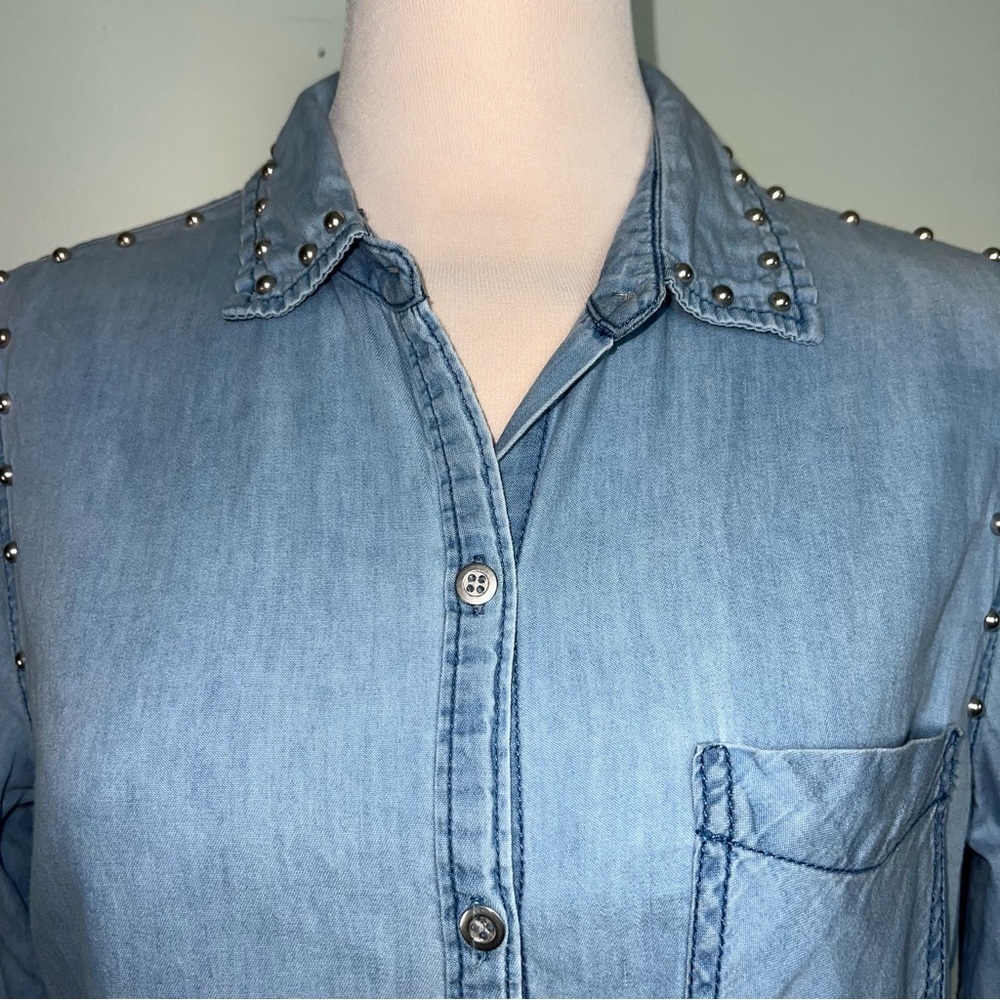 Soho Jeans Studded Chambray Button Down Shirt Women’s Medium Western Denim Top